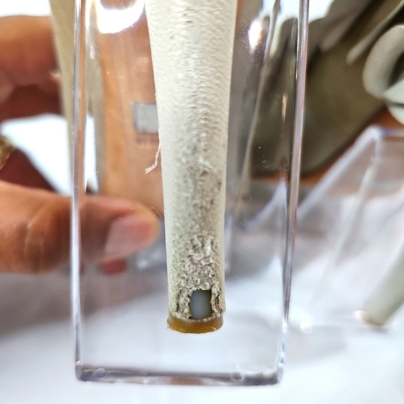 Badgley Mischka Cream Fabric & Leather Ruffle Heels  Size 10 - Picture 4 of 10